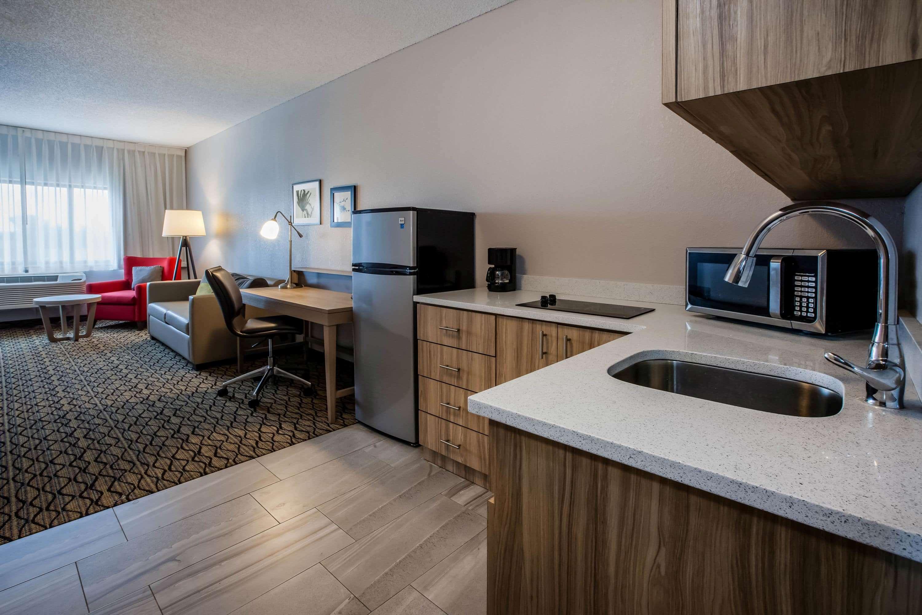 Days Inn & Suites By Wyndham Rochester Hills Mi Exterior photo